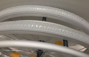 2 x Drive Litec 2 G Antriebsrad 24 x 1 3/8  Zoll, Greifring mit  pannensicherer Bereifung Reifen